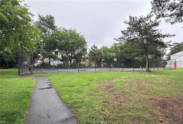 3 Towne Square DR, Newport News, VA 23607