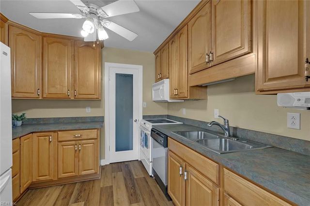 3 Towne Square DR, Newport News, VA 23607