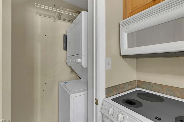 3 Towne Square DR, Newport News, VA 23607