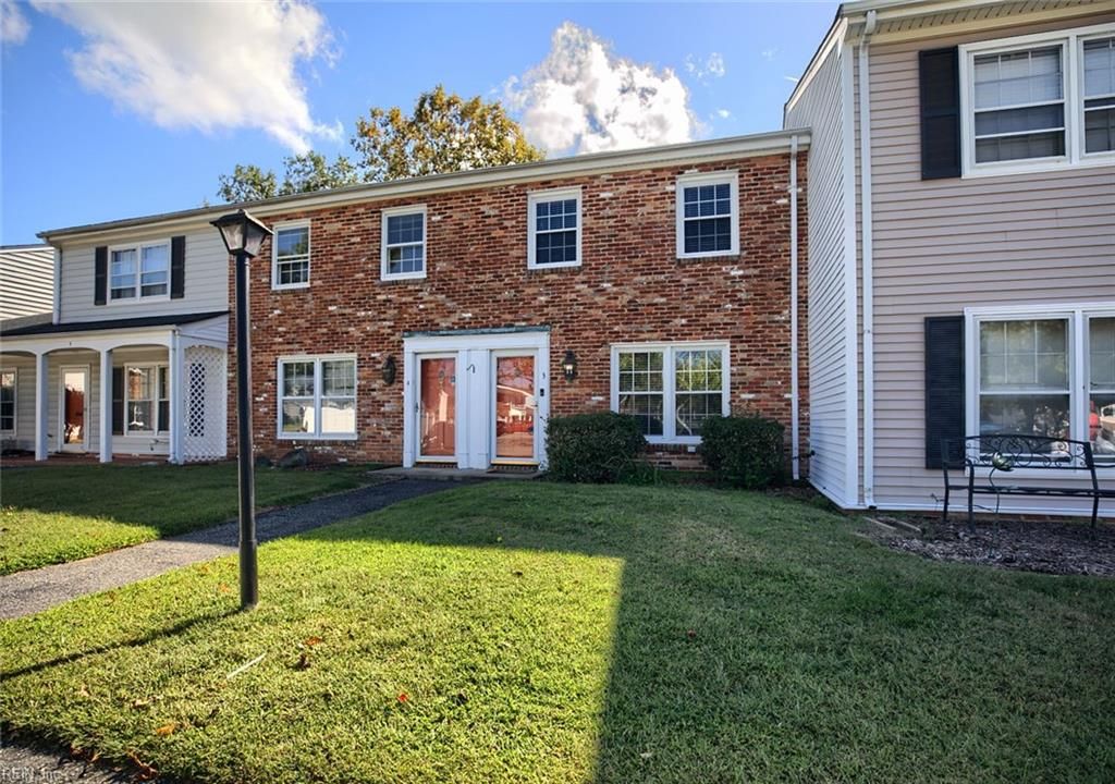 3 Towne Square DR, Newport News, VA 23607