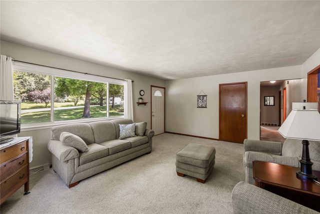 690 NW 66th Avenue, Des Moines, IA 50313