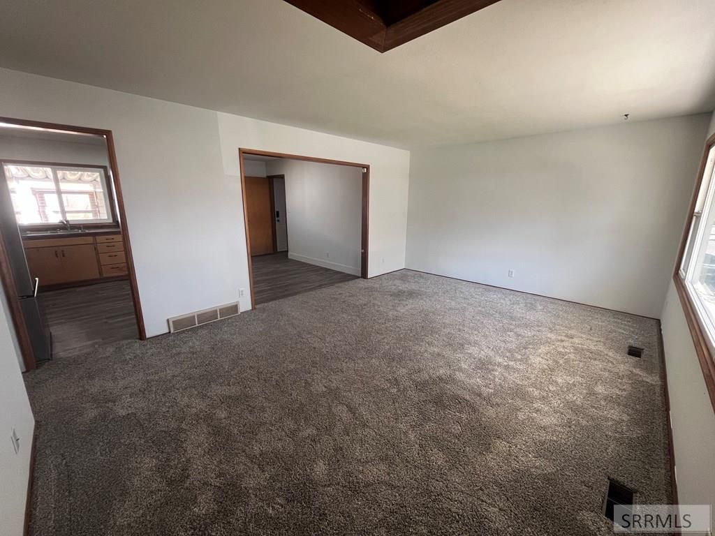 Image 3 of property listing at 556 Westhill Avenue, Idaho Falls, ID 83402
