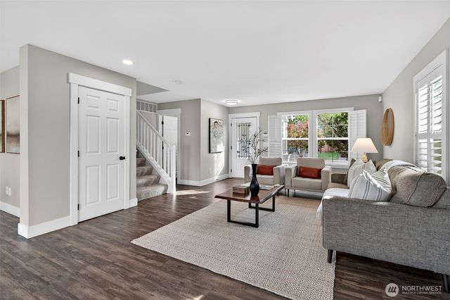 24216 237th Way SE, Maple Valley, WA 98038