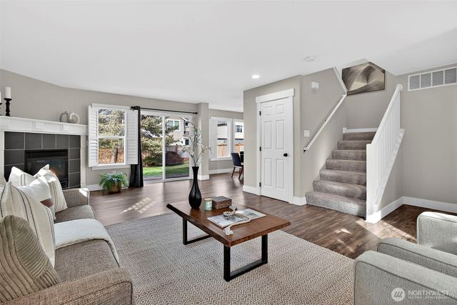 24216 237th Way SE, Maple Valley, WA 98038