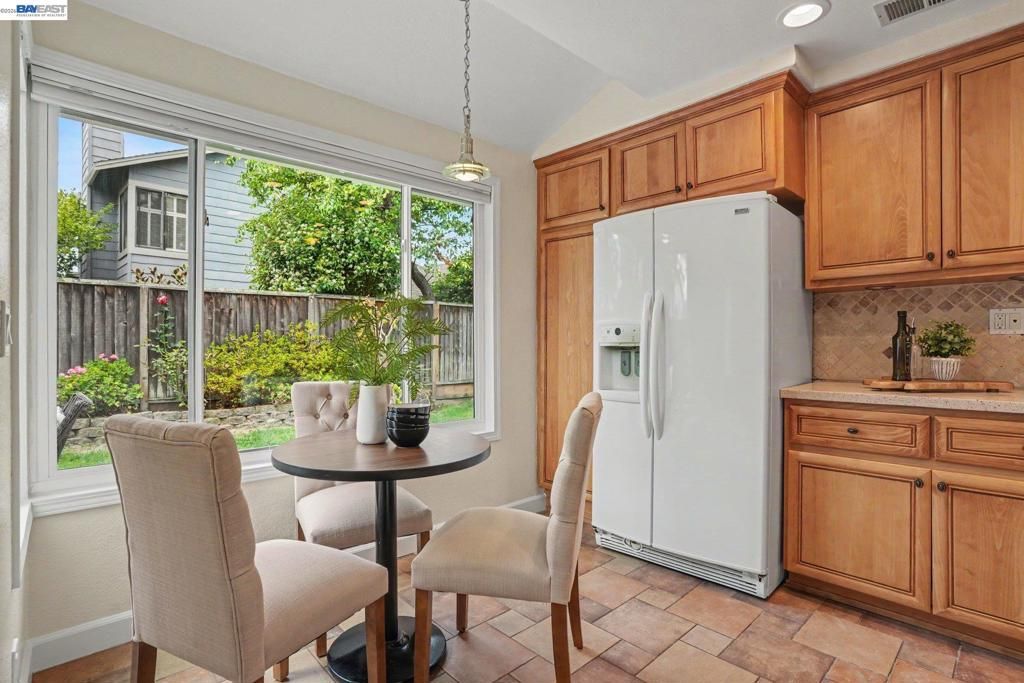 Image 10 of property listing at 135 Justin Cir, Alameda, CA 94502
