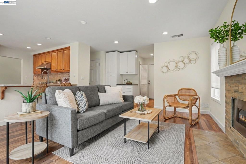 Image 12 of property listing at 135 Justin Cir, Alameda, CA 94502