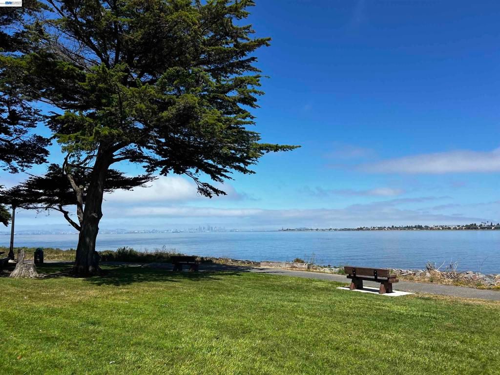 Image 2 of property listing at 135 Justin Cir, Alameda, CA 94502