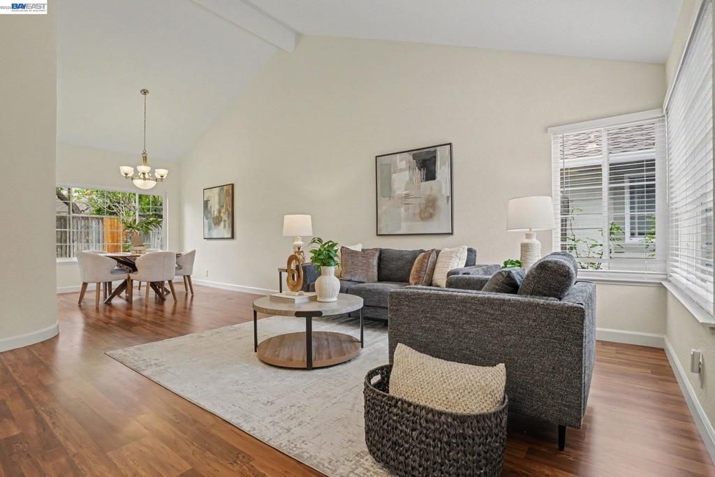 Image 7 of property listing at 135 Justin Cir, Alameda, CA 94502