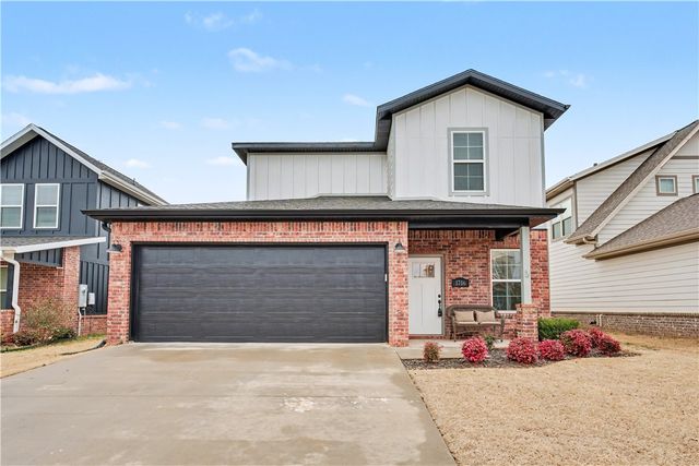 1716 W Broadway Place, Rogers, AR 72758