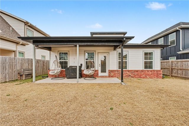 1716 W Broadway Place, Rogers, AR 72758