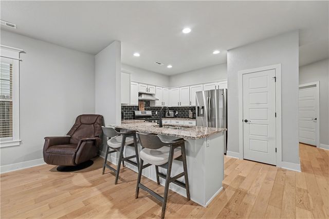 1716 W Broadway Place, Rogers, AR 72758