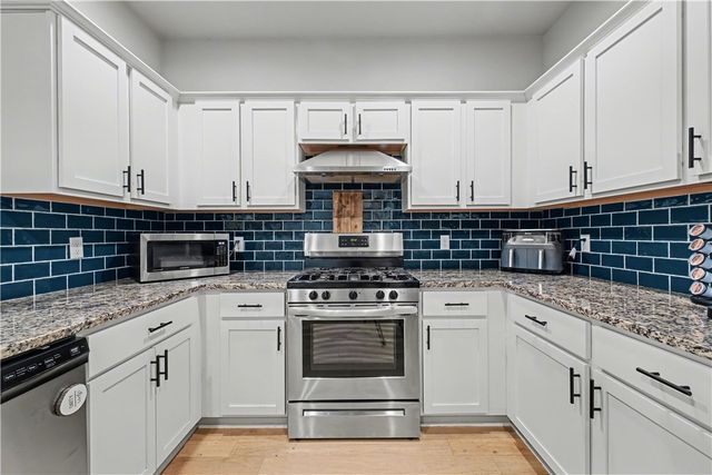 1716 W Broadway Place, Rogers, AR 72758