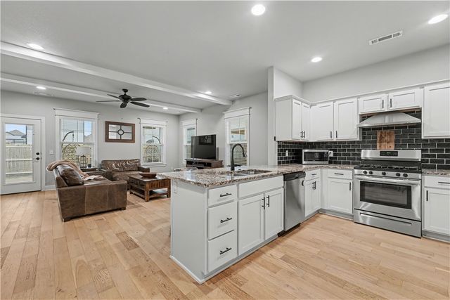 1716 W Broadway Place, Rogers, AR 72758