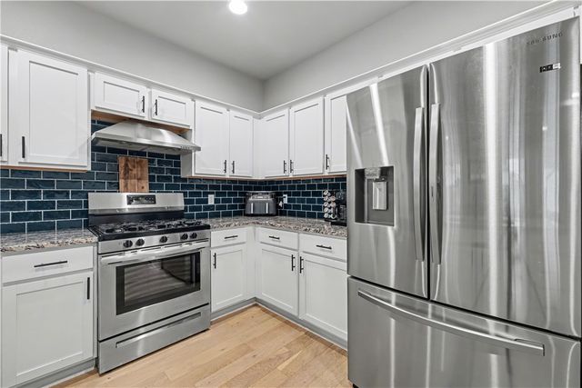 1716 W Broadway Place, Rogers, AR 72758