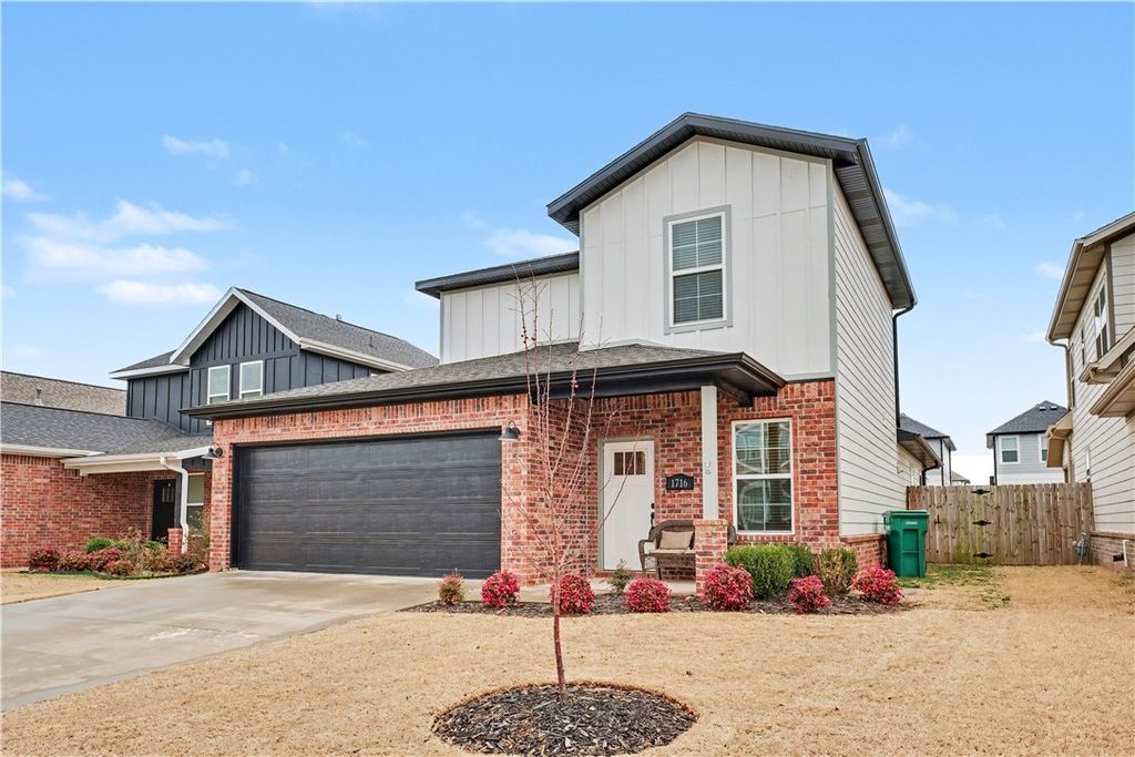 1716 W Broadway Place, Rogers, AR 72758