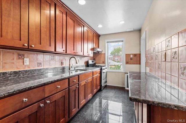 161-21 84th Avenue, Jamaica Hills, NY 11432