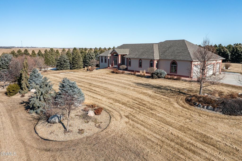 3505 66th Street NE, Bismarck, ND 58503 photo 2