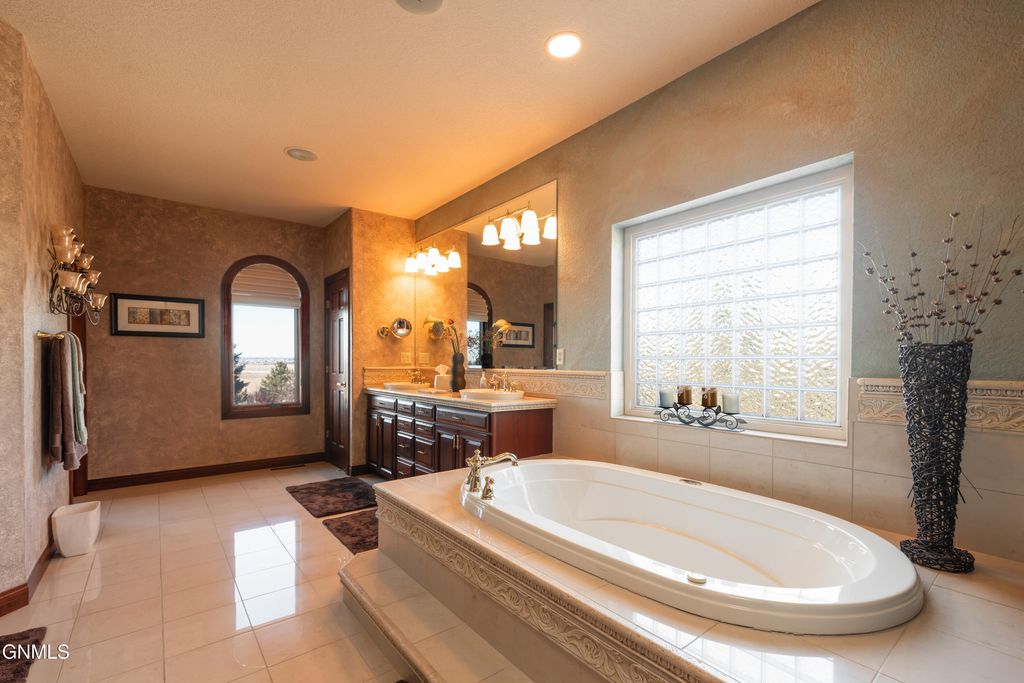 3505 66th Street NE, Bismarck, ND 58503 photo 26