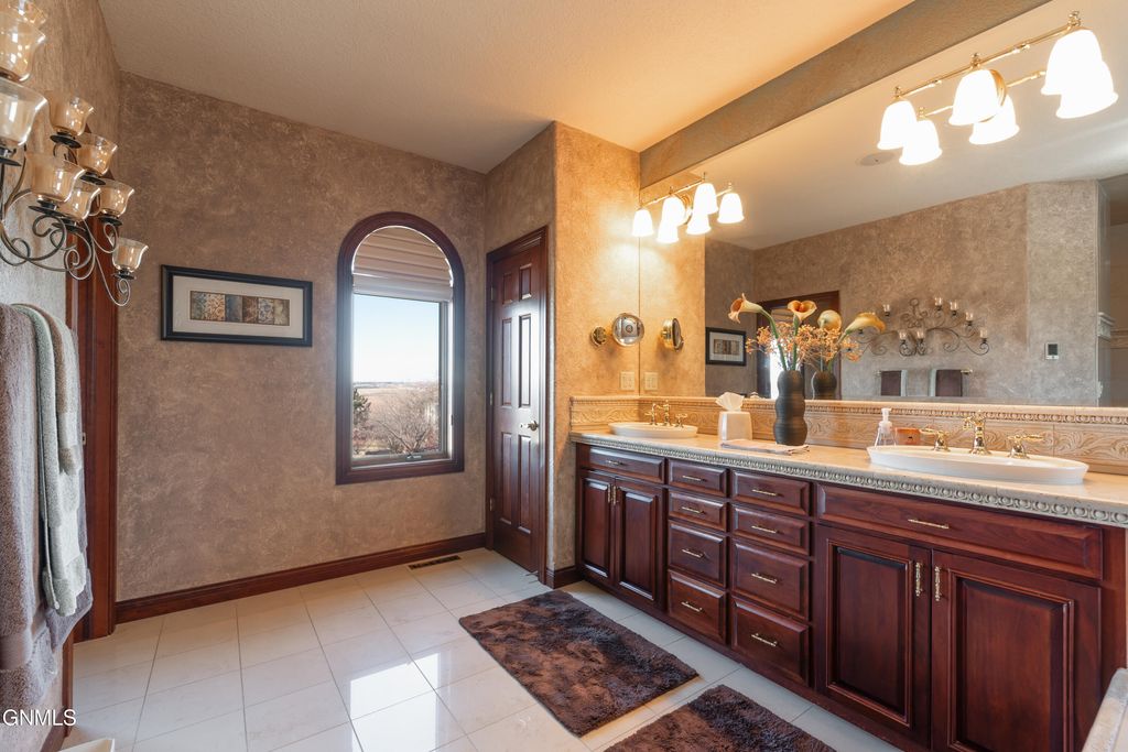 3505 66th Street NE, Bismarck, ND 58503 photo 28