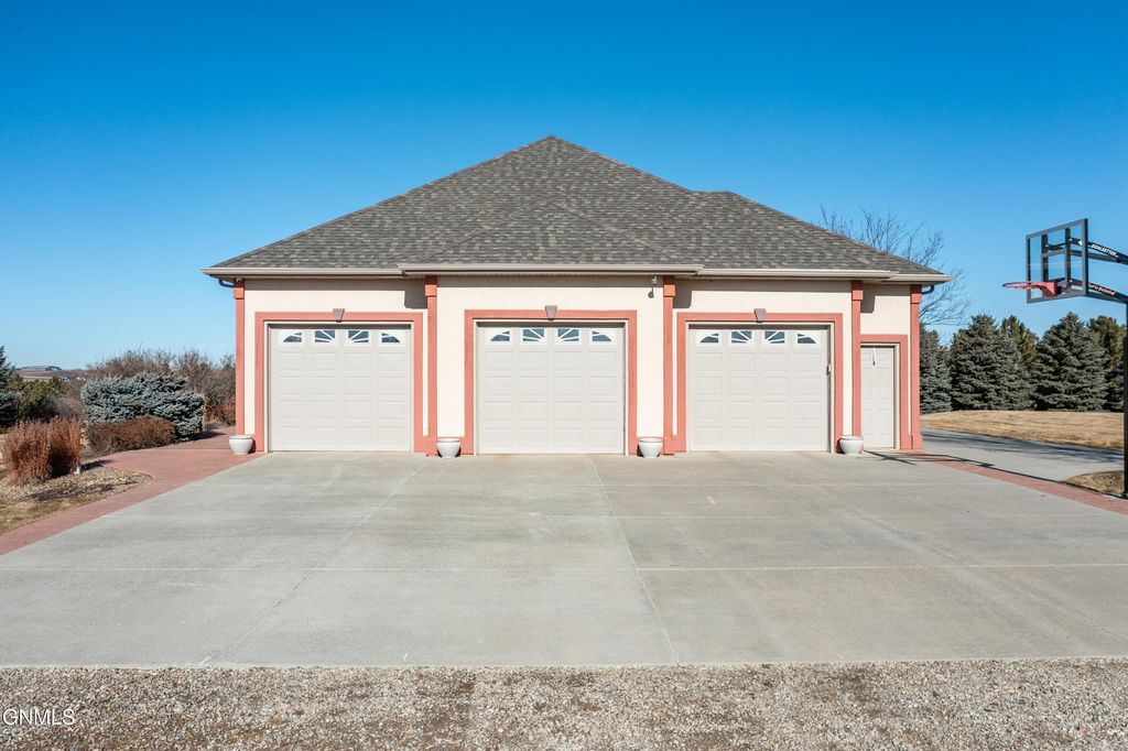 3505 66th Street NE, Bismarck, ND 58503 photo 59