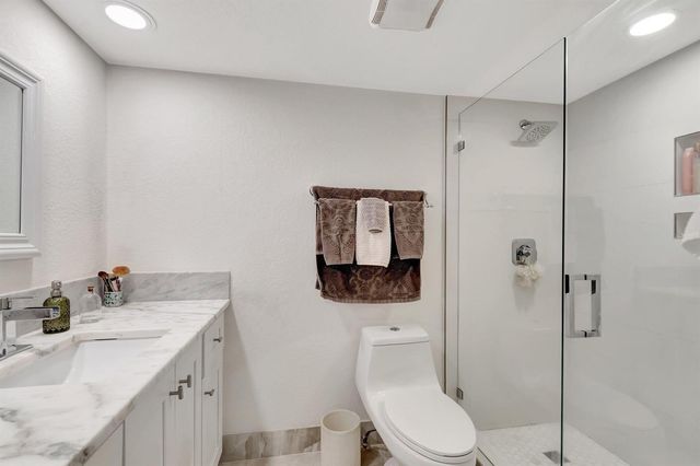 5279 FOUNTAINS Drive S 304, Lake Worth, FL 33467