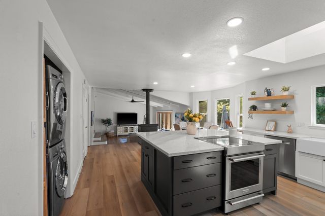 951 Haight Ct, El Dorado Hills, CA 95762