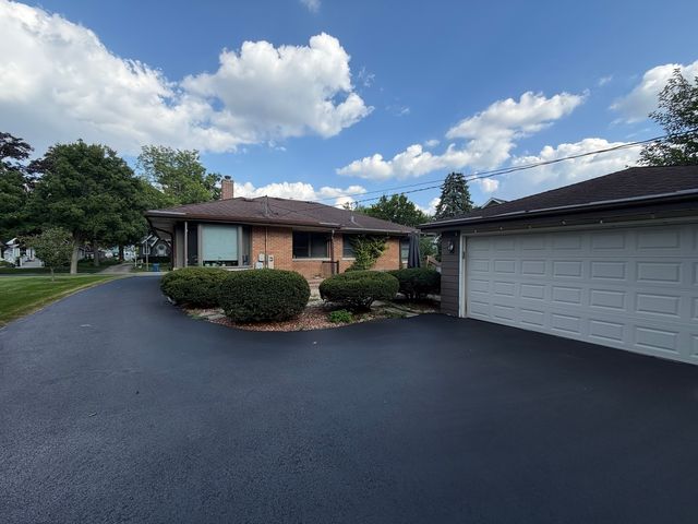 442 N Evergreen Avenue, Elmhurst, IL 60126