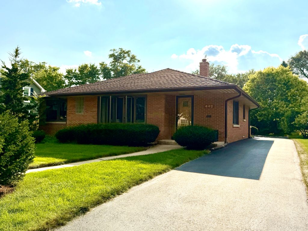 442 N Evergreen Avenue, Elmhurst, IL 60126