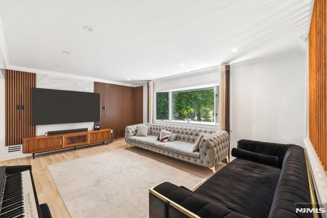 149 Sherwood Drive, Ramsey, NJ 07446