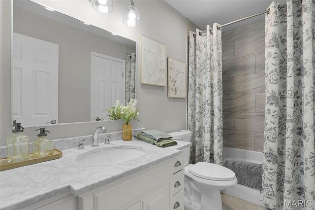 636 Walnut Ridge Drive, Ballwin, MO 63021
