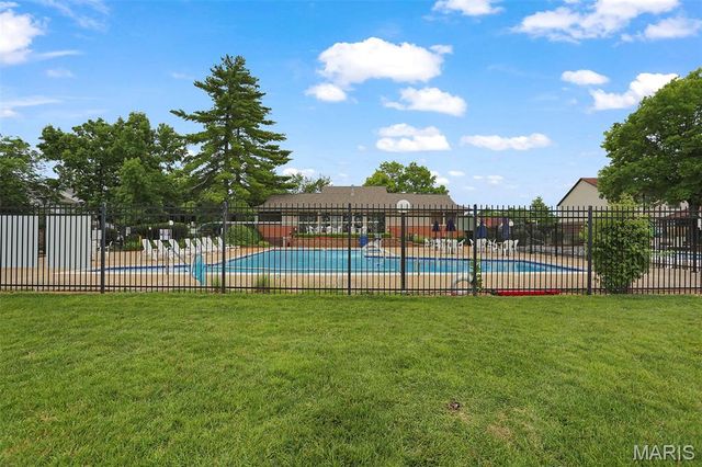 636 Walnut Ridge Drive, Ballwin, MO 63021