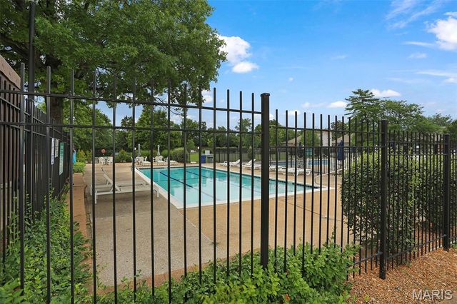 636 Walnut Ridge Drive, Ballwin, MO 63021