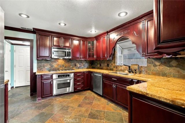 19015 Envoy, Corona, CA 92881