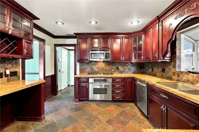 19015 Envoy, Corona, CA 92881