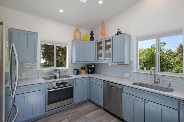 203 72ND STREET, Holmes Beach, FL 34217