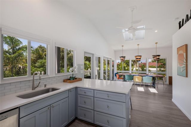 203 72ND STREET, Holmes Beach, FL 34217