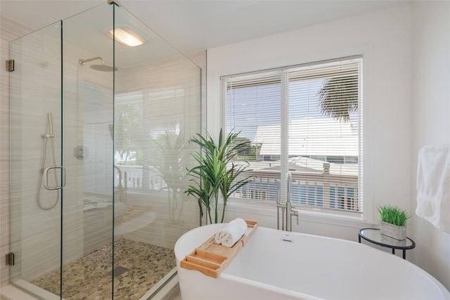 203 72ND STREET, Holmes Beach, FL 34217