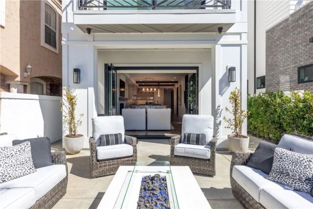 414 9th, Huntington Beach, CA 92648