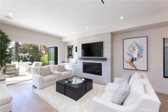414 9th, Huntington Beach, CA 92648