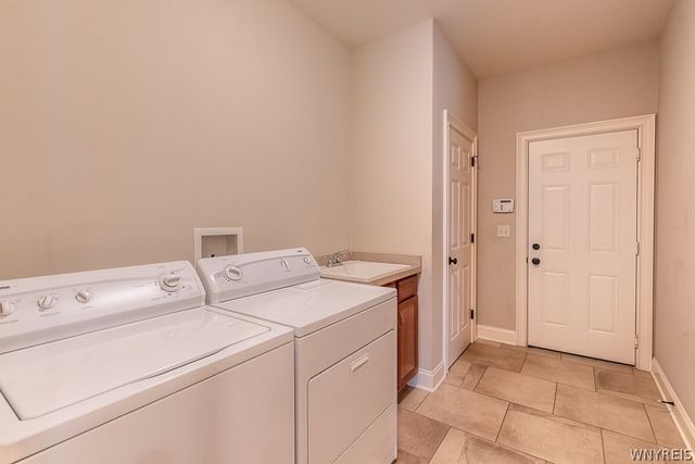 9 Hidden Creek Court, Amherst, NY 14221