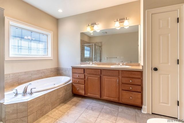 9 Hidden Creek Court, Amherst, NY 14221