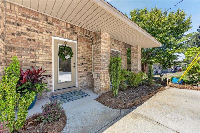 202 SE Alconese Avenue, Fort Walton Beach, FL 32548