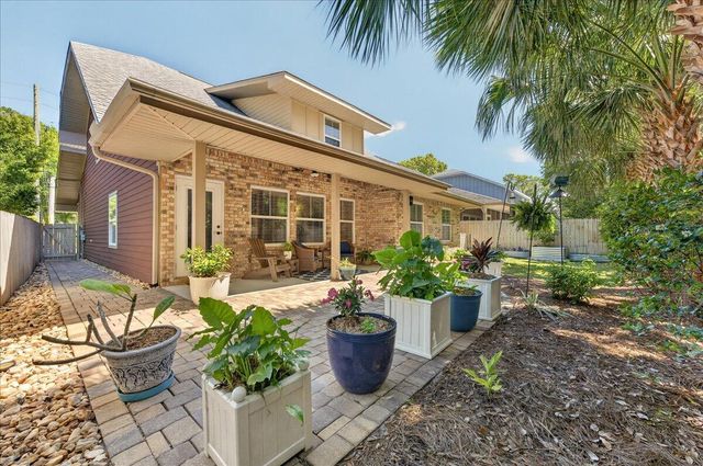 202 SE Alconese Avenue, Fort Walton Beach, FL 32548