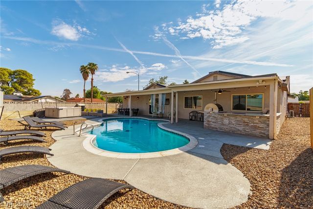 5551 Corral Circle, Las Vegas, NV 89119