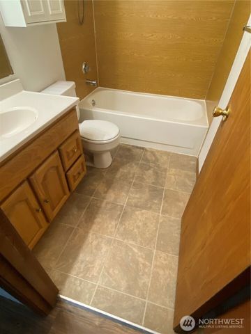 6808 112th Avenue E, Puyallup, WA 98372