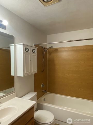 6808 112th Avenue E, Puyallup, WA 98372