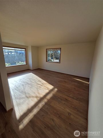 6808 112th Avenue E, Puyallup, WA 98372