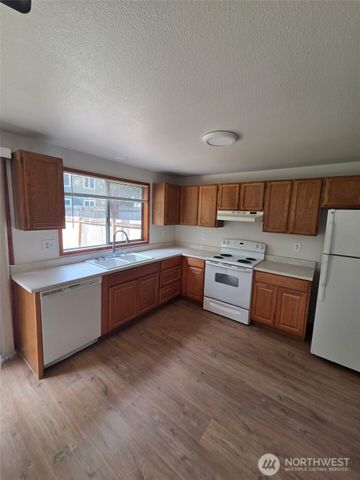 6808 112th Avenue E, Puyallup, WA 98372