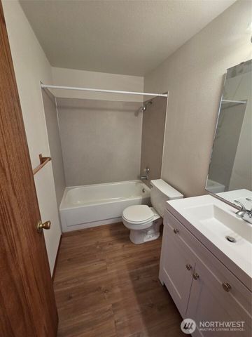 6808 112th Avenue E, Puyallup, WA 98372