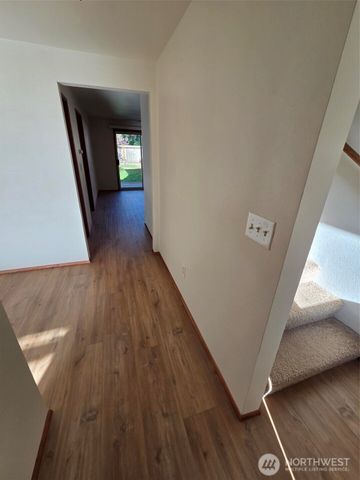 6808 112th Avenue E, Puyallup, WA 98372